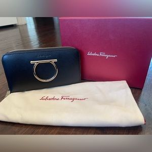 NWT Brand New Salvatore Ferragamo Black Leather Logo Wallet Womens